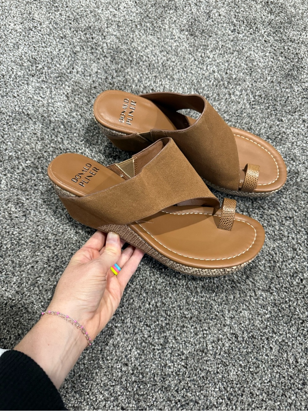 Donald Pliner Women's Brown Wedge Toe Ring Sandals -Size 10